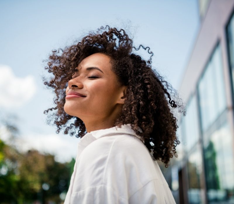 Photo,Of,Cute,Pretty,Adorable,Dreamy,Woman,Closed,Eyes,Enjoying